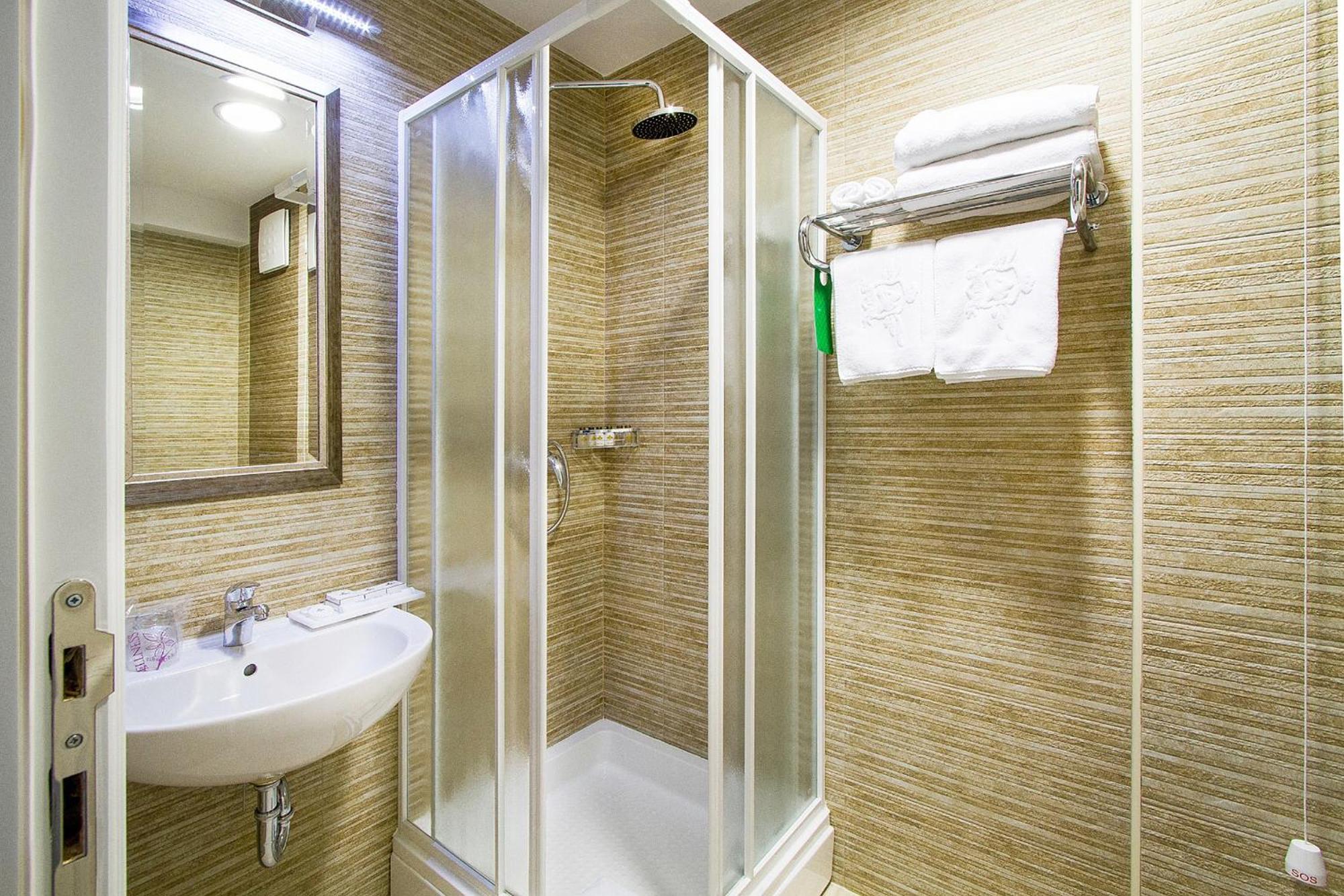 A Hoteli - Hotel Sloboda Šabac 部屋 写真