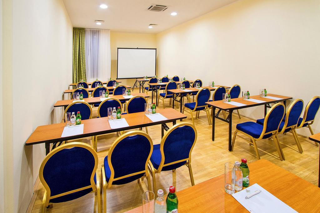 A Hoteli - Hotel Sloboda Šabac エクステリア 写真